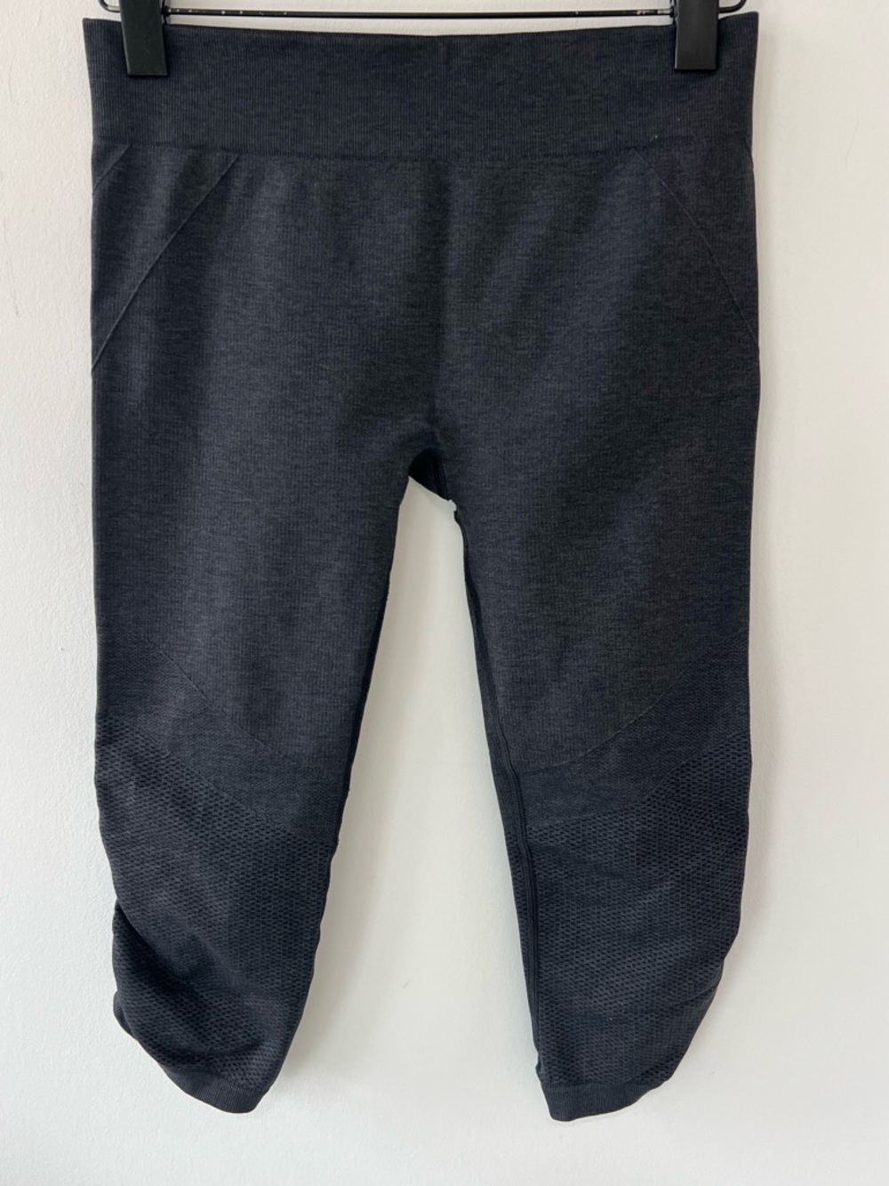 Lululemon kids Ivivva Capri Leggings in the flow 14 Yoga Gym